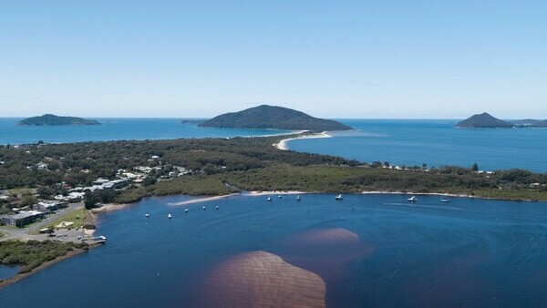 Экскурсия в Сиднее:Лагуны с дельфинами и дюновые горы в гавани Порт Стивенс