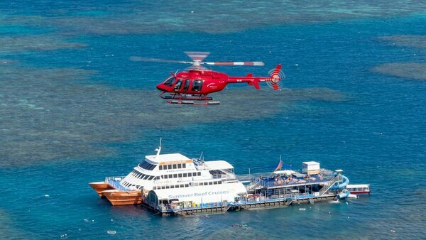 Вертолетные туры в Кэрнсе 'Полет на вертолете над Большим Барьерный Рифом'