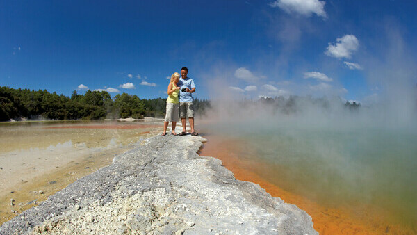 Вертолетный тур в Роторуа: Живописные озера,потухшие вулканы и долина гейзеров